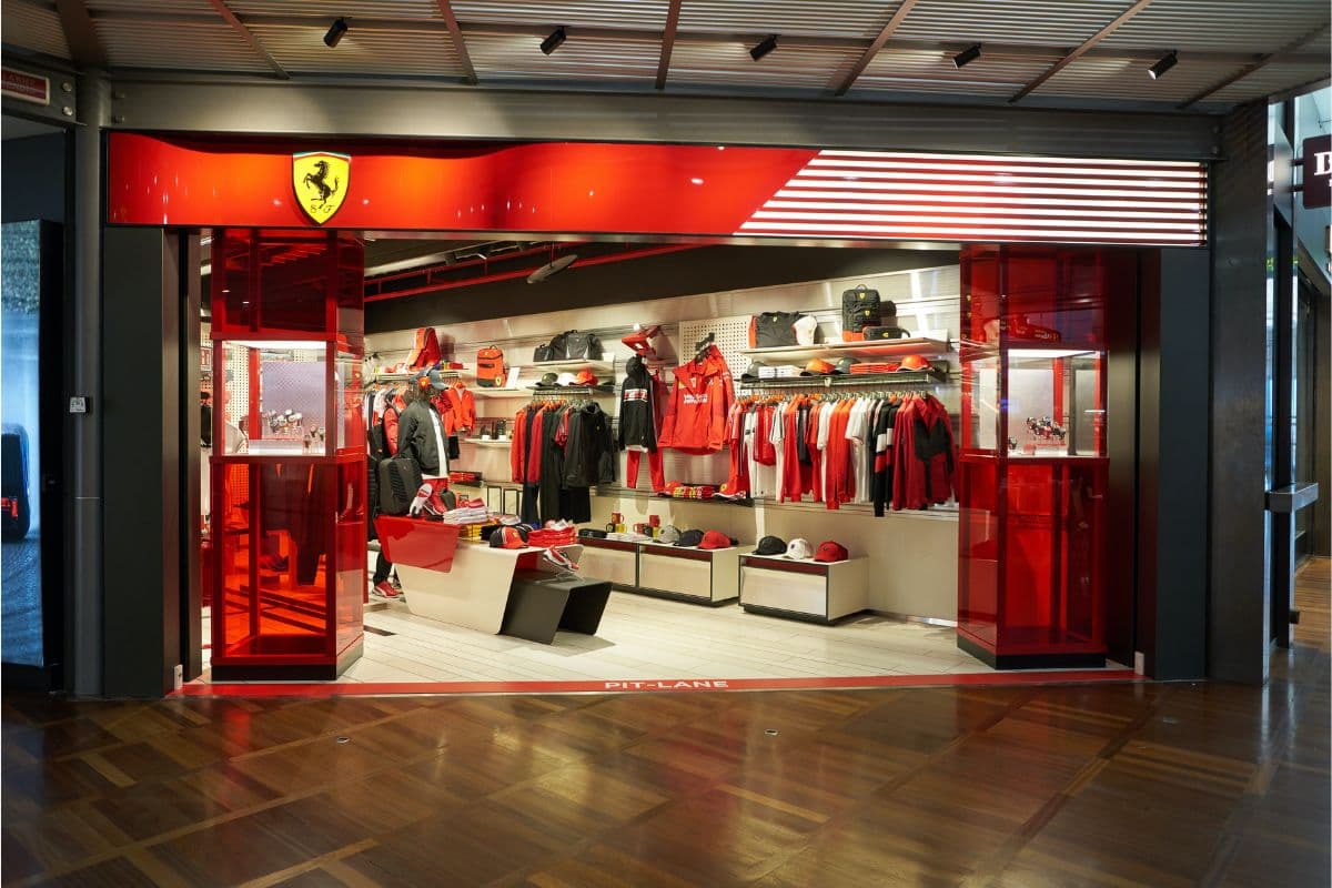 Shopping – Ferrari Merchandise Paradise